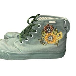 Kids Green High-Top Shoes with Floral Design